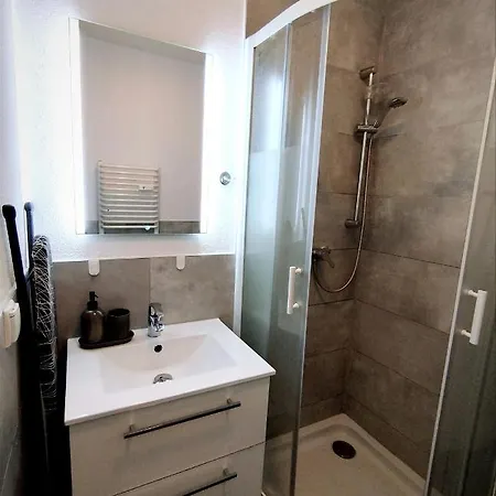 Terra Apartament - Cozy Studio With Netflix & Free Parking Apartment *