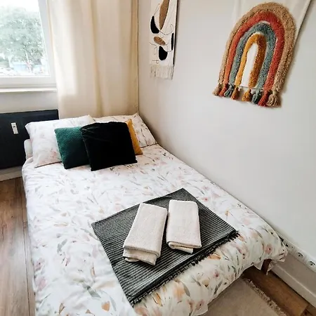 Terra Apartament - Cozy Studio With Netflix & Free Parking